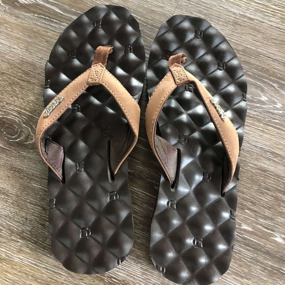 Reef sandals size 7. Never worn